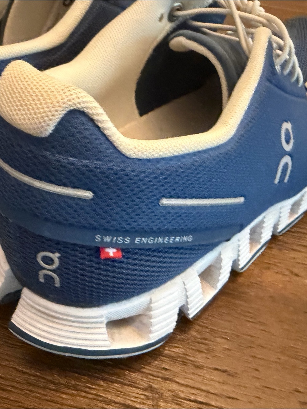 On cloud Running woman’s Athletic Sneakers in Blue and White